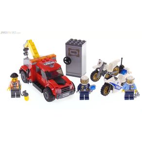 City_Caminhao_Reboque_em_Dificuldades_Lego_60137_1