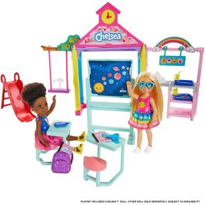 GHV80_01_1-PLAYSET-E-BONECA---CHELSEA---DIVERSAO-NA-ESCOLA---MATTEL