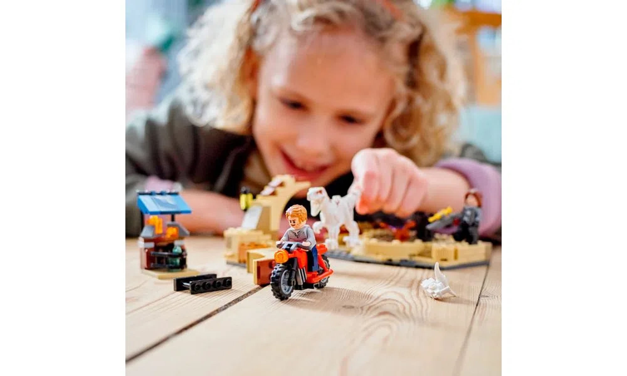 Jurassic World Perseguição De Motocicleta 76945 4111176945