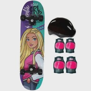 Skate-Barbie-com-Acessorios-de-Seguranca-Jaqueta-Rosa